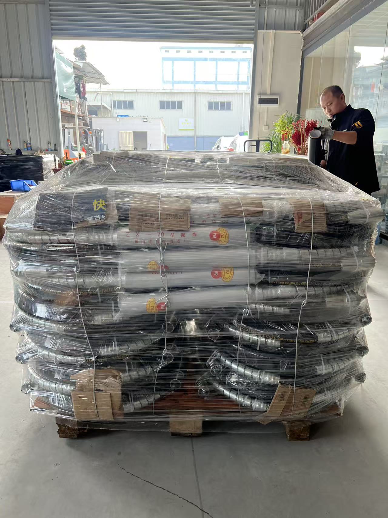 Guangzhou, Kína – [2025. december 15.] – A Jointsen sikeresen végrehajtott jelentős exportmegrendelést Beninbe, bizonyítva a gyártási képességet és a hatékony szolgáltatást